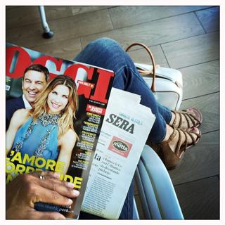 Martina Colombari feet photo thumbnail