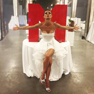 Martina Colombari feet photo thumbnail