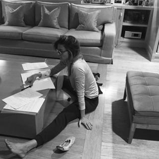 Martina Colombari feet photo thumbnail