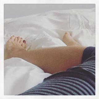 Martina Colombari feet photo thumbnail