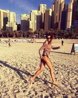 Martina Colombari feet photo thumbnail