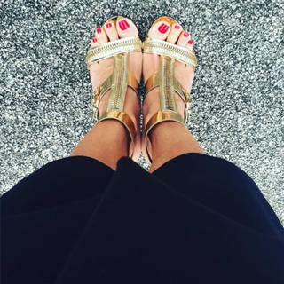 Martina Colombari feet photo thumbnail