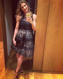 Martina Colombari feet photo thumbnail