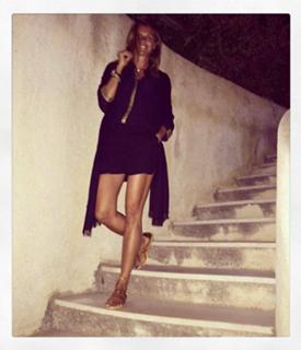 Martina Colombari feet photo thumbnail