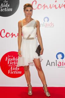 Martina Colombari feet photo thumbnail