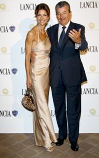 Martina Colombari feet photo thumbnail