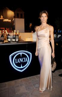 Martina Colombari feet photo thumbnail