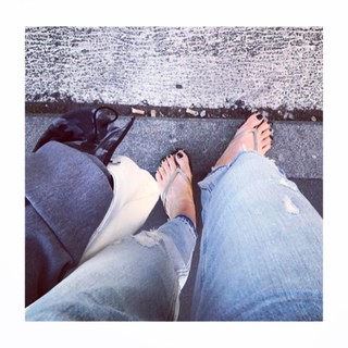 Martina Colombari feet photo thumbnail