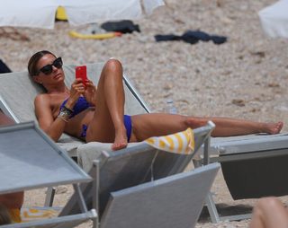 Martina Colombari feet photo thumbnail