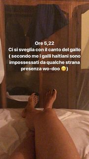 Martina Colombari feet photo thumbnail