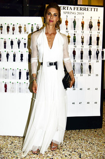 Martina Colombari feet photo thumbnail