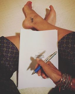 Martina Colombari feet photo thumbnail