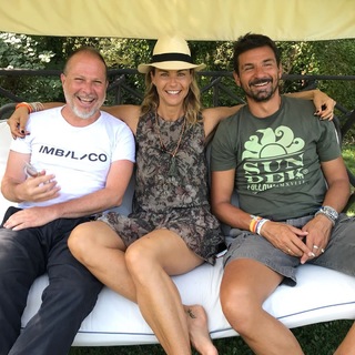 Martina Colombari feet photo thumbnail