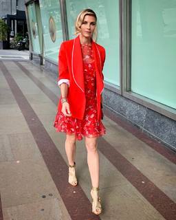 Martina Colombari feet photo thumbnail