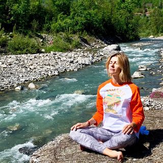 Martina Colombari feet photo thumbnail