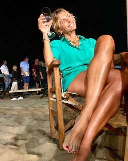 Martina Colombari feet photo thumbnail