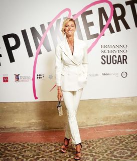 Martina Colombari feet photo thumbnail