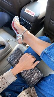 Martina Colombari feet photo thumbnail