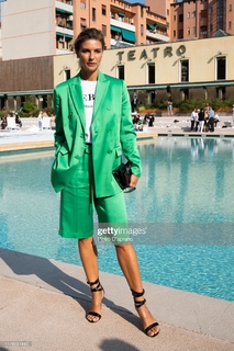 Martina Colombari feet photo thumbnail