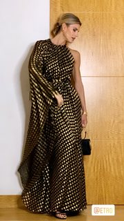 Martina Colombari feet photo thumbnail