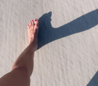Martina Colombari feet photo thumbnail