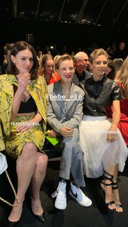 Martina Colombari feet photo thumbnail