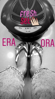 Martina Colombari feet photo thumbnail