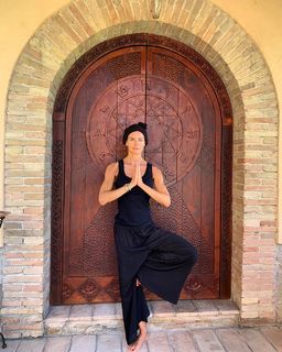 Martina Colombari feet photo thumbnail