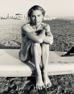 Martina Colombari feet photo thumbnail