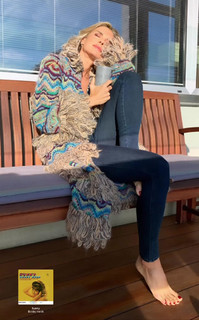 Martina Colombari feet photo thumbnail