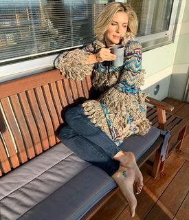 Martina Colombari feet photo thumbnail