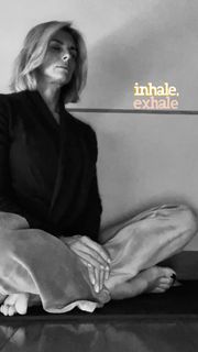 Martina Colombari feet photo thumbnail