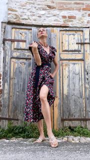 Martina Colombari feet photo thumbnail