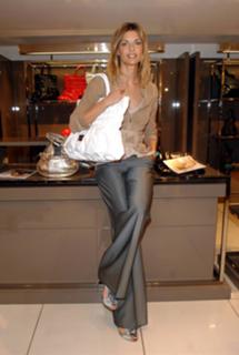 Martina Colombari feet photo thumbnail