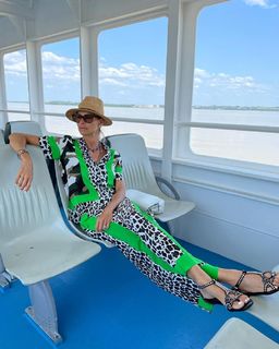 Martina Colombari feet photo thumbnail