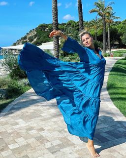 Martina Colombari feet photo thumbnail