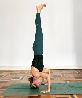 Martina Colombari feet photo thumbnail