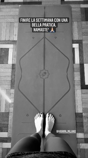 Martina Colombari feet photo thumbnail