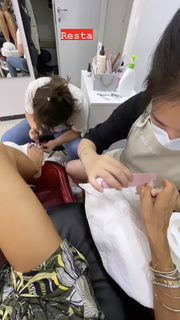 Martina Colombari feet photo thumbnail