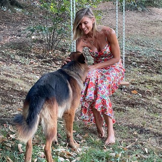 Martina Colombari feet photo thumbnail