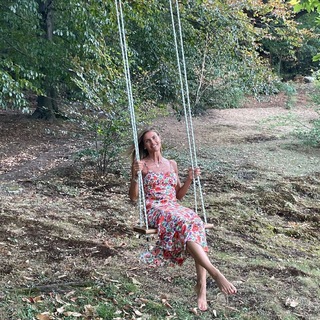 Martina Colombari feet photo thumbnail