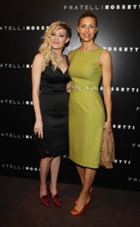 Martina Colombari feet photo thumbnail