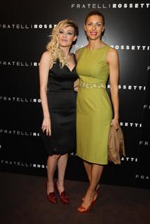 Martina Colombari feet photo thumbnail