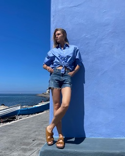 Martina Colombari feet photo thumbnail