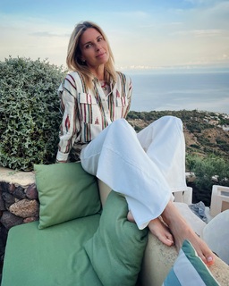 Martina Colombari feet photo thumbnail