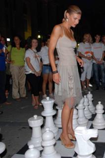 Martina Colombari feet photo thumbnail