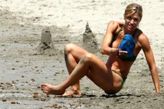 Martina Colombari feet photo thumbnail