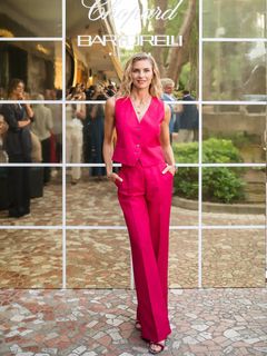 Martina Colombari feet photo thumbnail