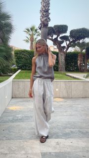 Martina Colombari feet photo thumbnail