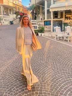 Martina Colombari feet photo thumbnail